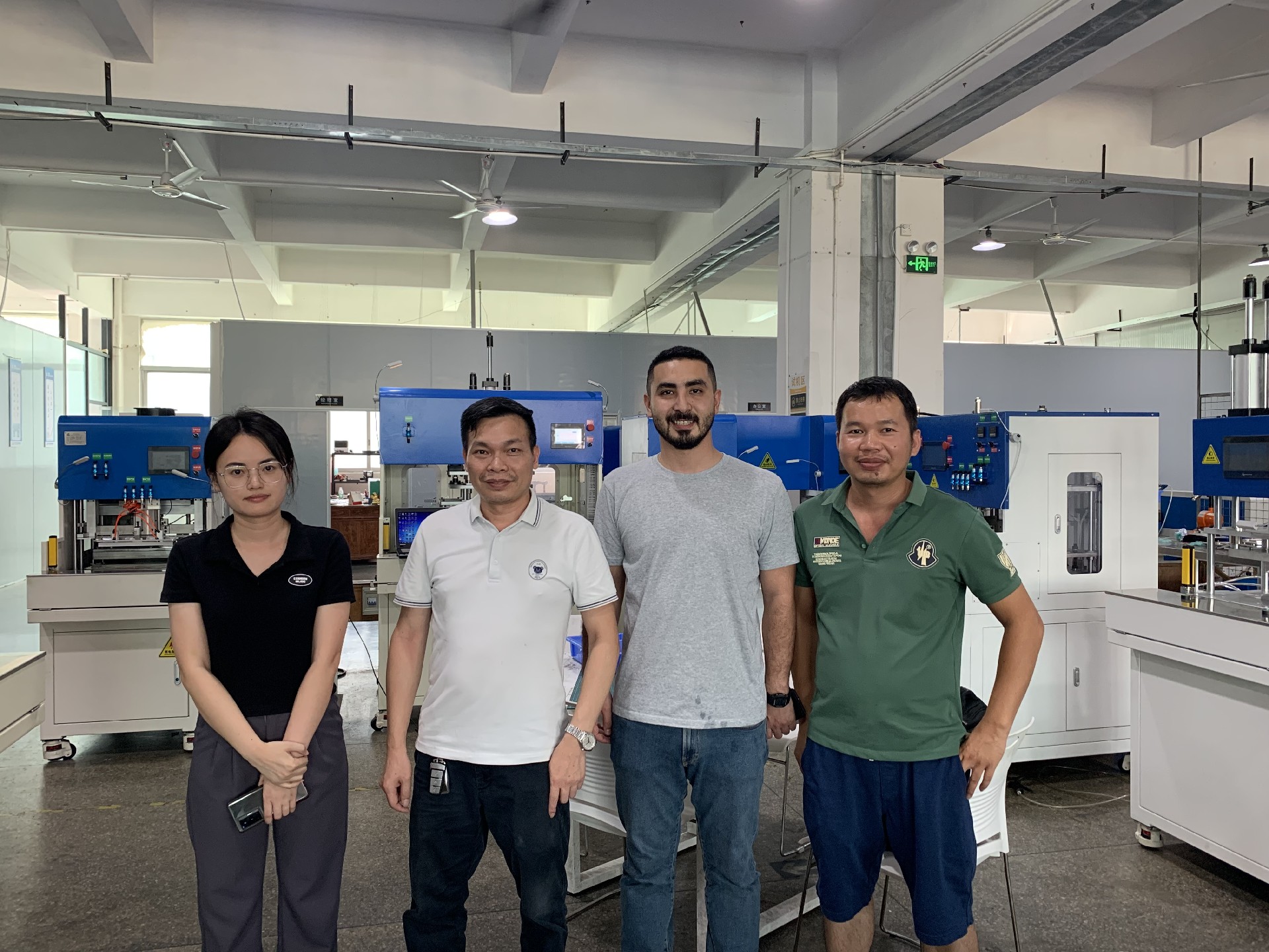 Moroccan customer visited our factory to inspect ultrasonic & automated machinery. Witness our production strength, welcome global clients for factory audit & win‑win cooperation.